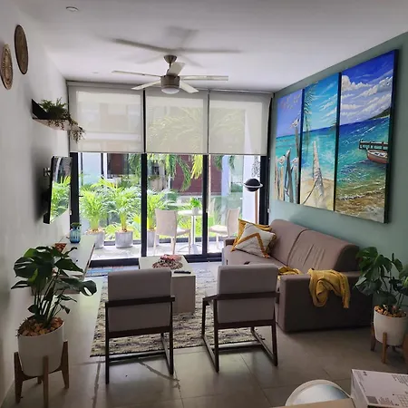 Stunning 1 Bdrm Condo Gym-Pool 10 Min To The Beach & Quinta Av